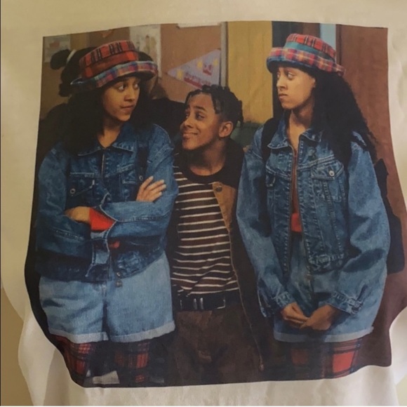 SISTER SISTER graphic tee. 👭 - Picture 3 of 4